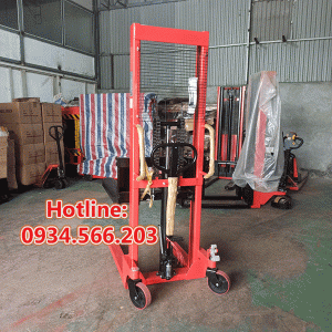 Xe Nang Tay Cao 2000kg Co Phanh.1gif